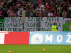2004.08.11 Wisła-Real,transparent z pozdrowieniami dla kibiców gdańskiej Lechii.