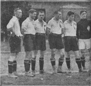 1924, przed meczem z Finlandią. Reyman czwarty z lewej