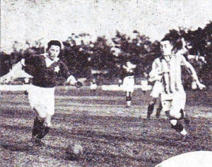 Dwie bramki Pasom zaaplikował Stanisław Czulak. Ten mecz rozpoczął serię 9 kolejny wygranych - rekord poprawiony dopiero w czasach Telefoniki.