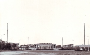 Panorama stadionu od strony północnej. Z prawej widoczny kopiec Kościuszki.