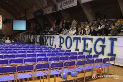 Jubileuszowy transparent w hali Wisły.Foto:Daria/kibicewisly.pl