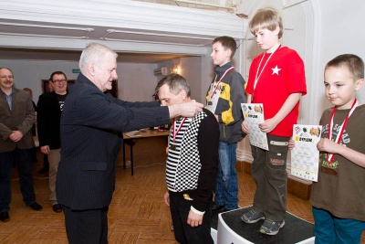 Szymon Gumularz na najwyższym stopniu podium MP 2013